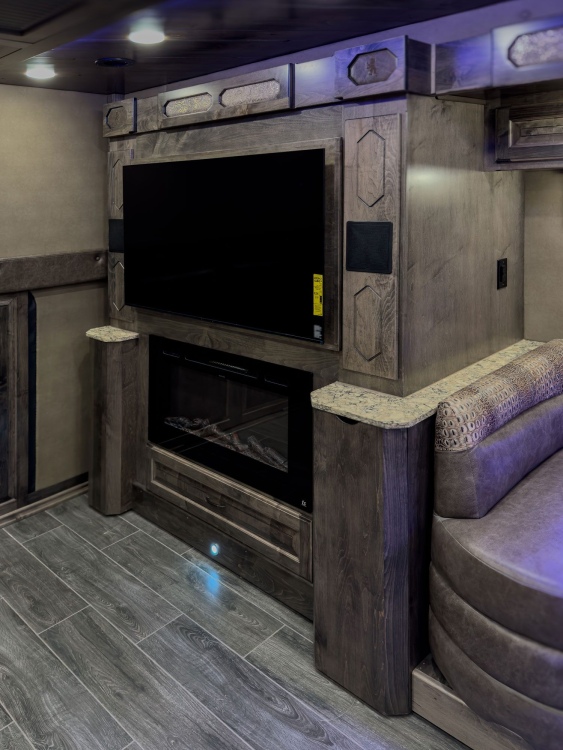 51-c2304-living-area