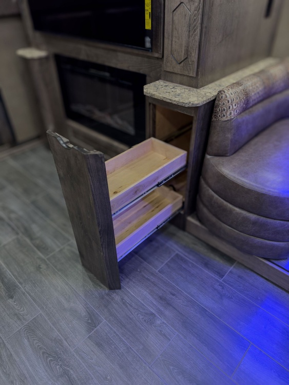 52-c2304-living-area