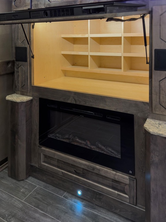 54-c2304-living-area