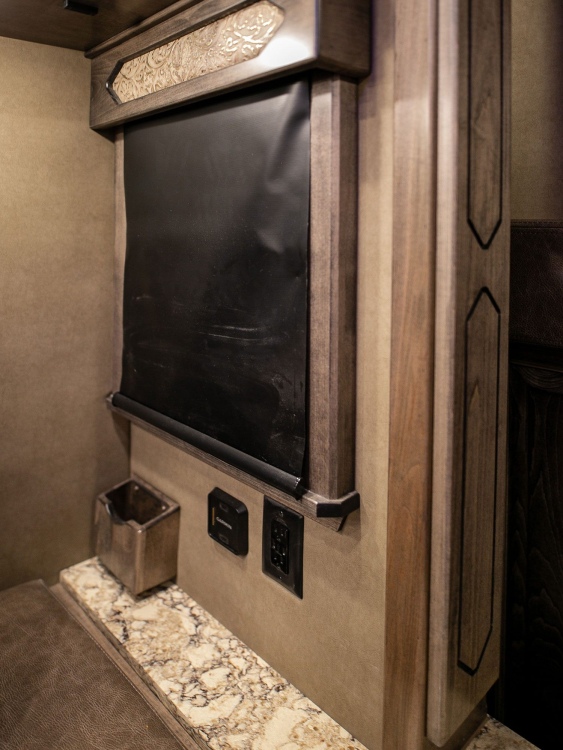 58-c2304-living-area