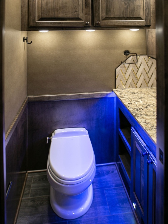 72-c2304-mid-bathroom