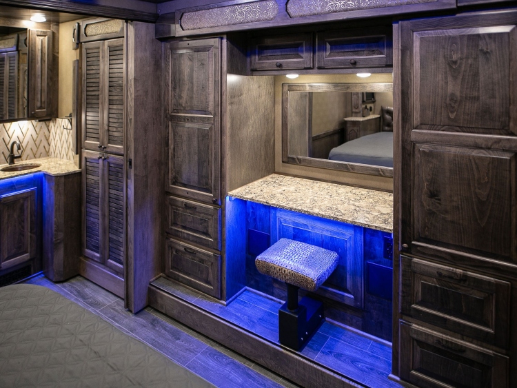 83-c2304-master-bedroom