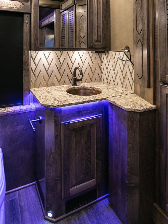 90-c2304-master-bathroom