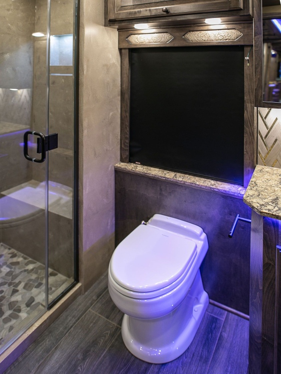 94-c2304-master-bathroom