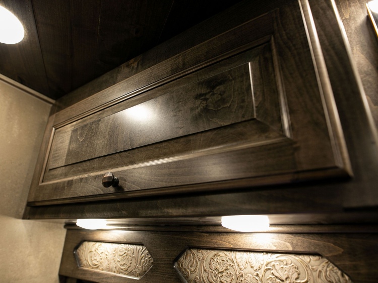 95-c2304-master-bathroom