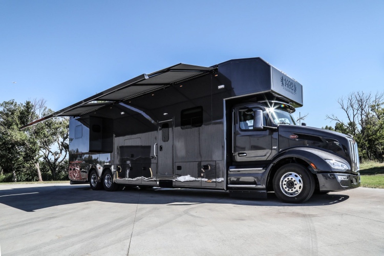 02-don-and-brenda-shaw-coach-build-exterior