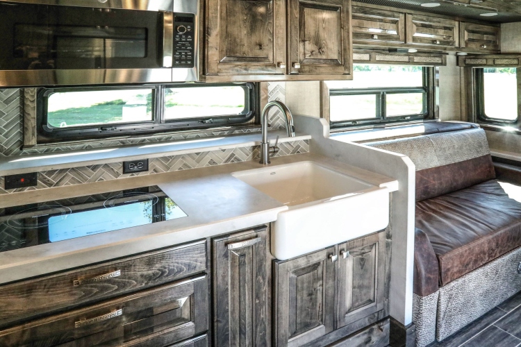08-don-and-brenda-shaw-coach-build-living-area