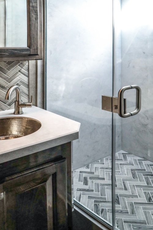 15-don-and-brenda-shaw-coach-build-mid-bathroom