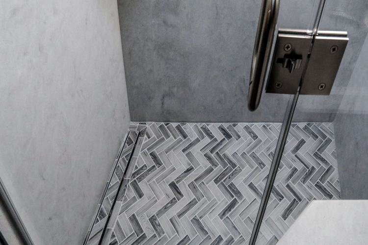 21-don-and-brenda-shaw-coach-build-master-bathroom