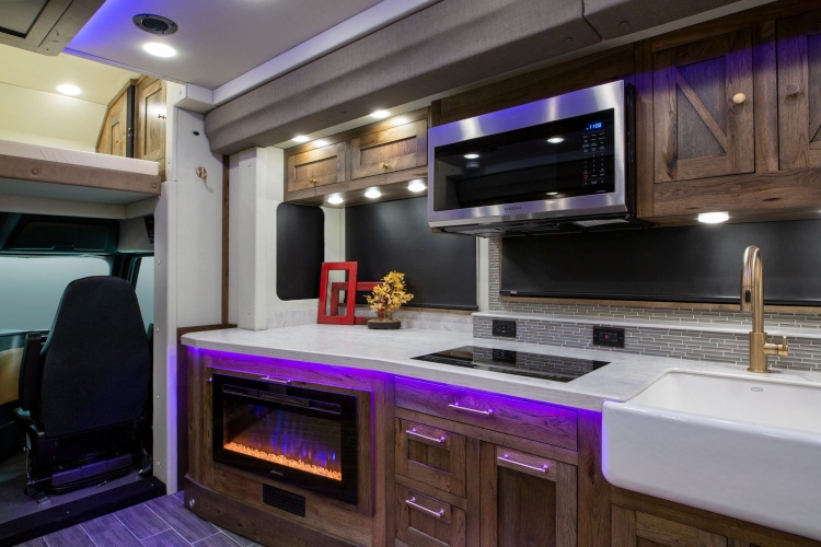 05-super-c-living-area