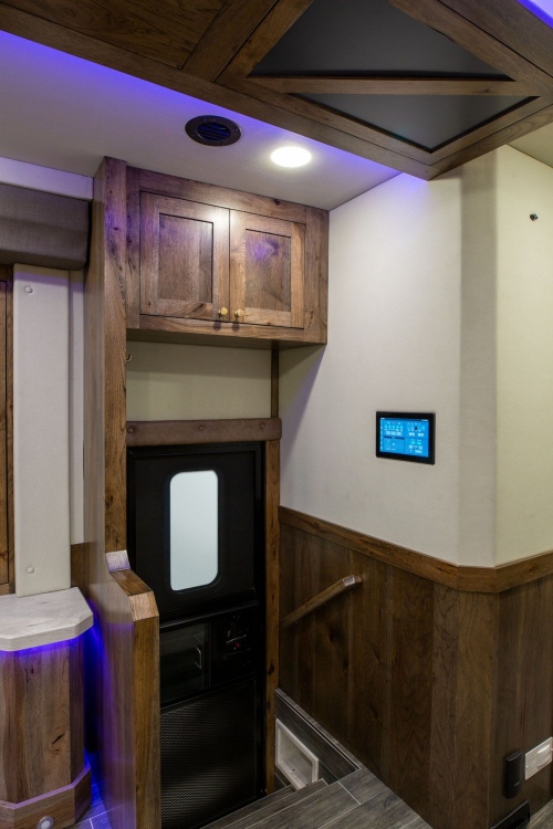 06-super-c-living-area