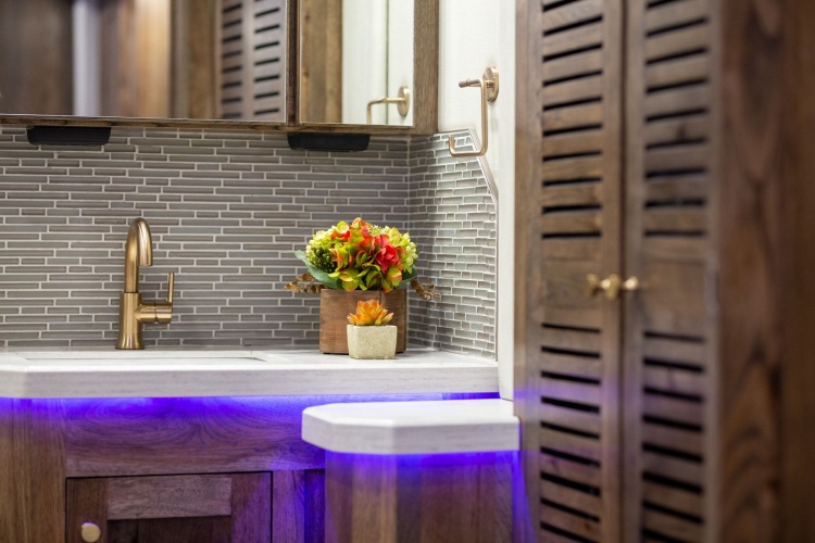 34-super-c-master-bathroom