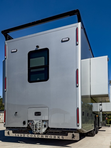04-c2204-exterior