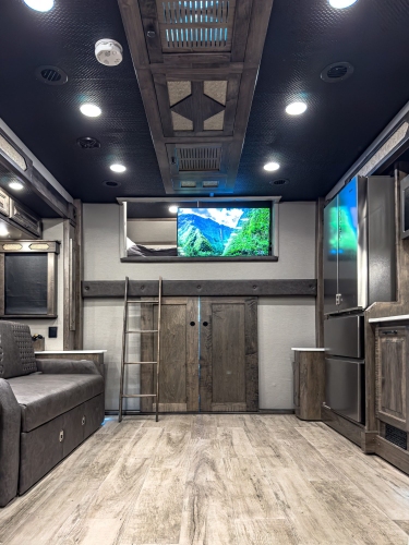 26-c2204-living-area