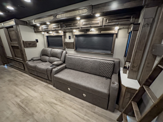 28-c2204-living-area