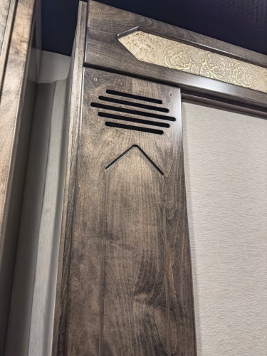 33-c2204-living-area