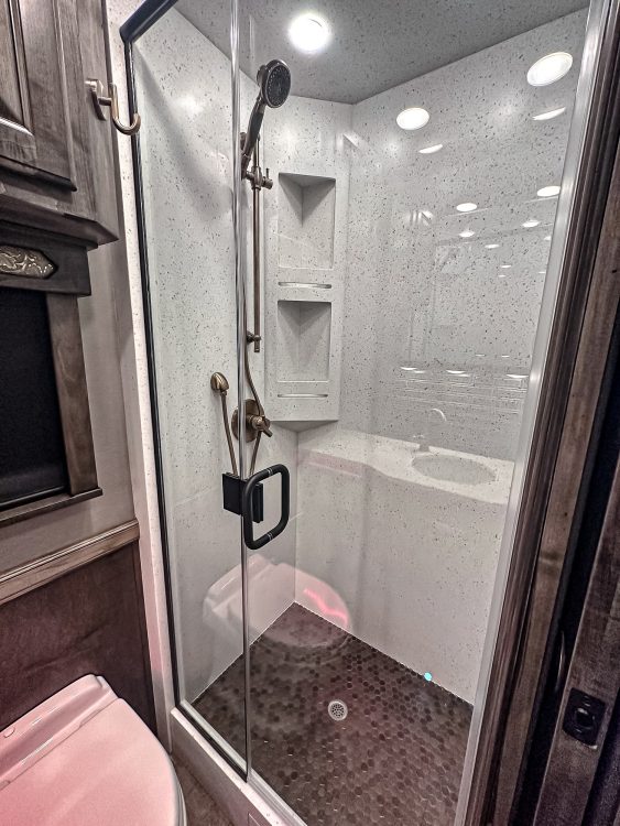 48-2204-mid-bathroom