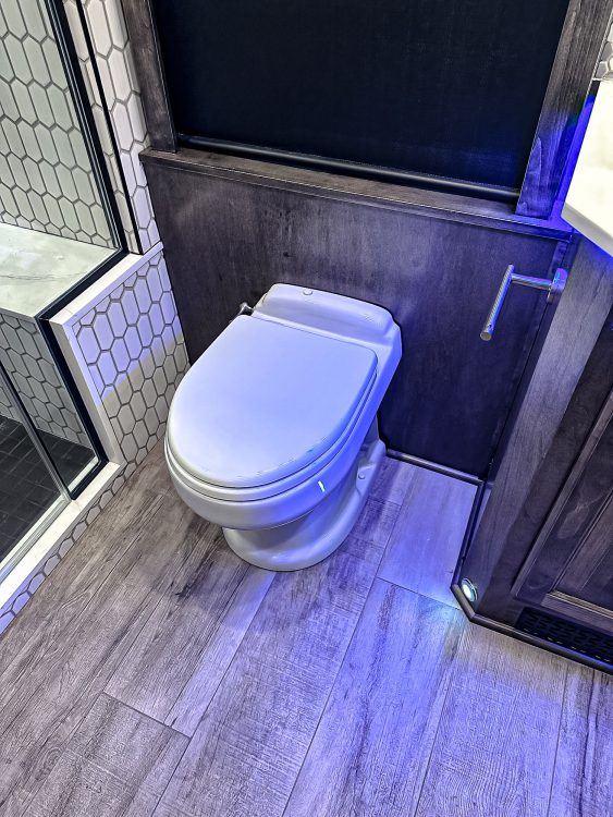 65-2204-master-bathroom