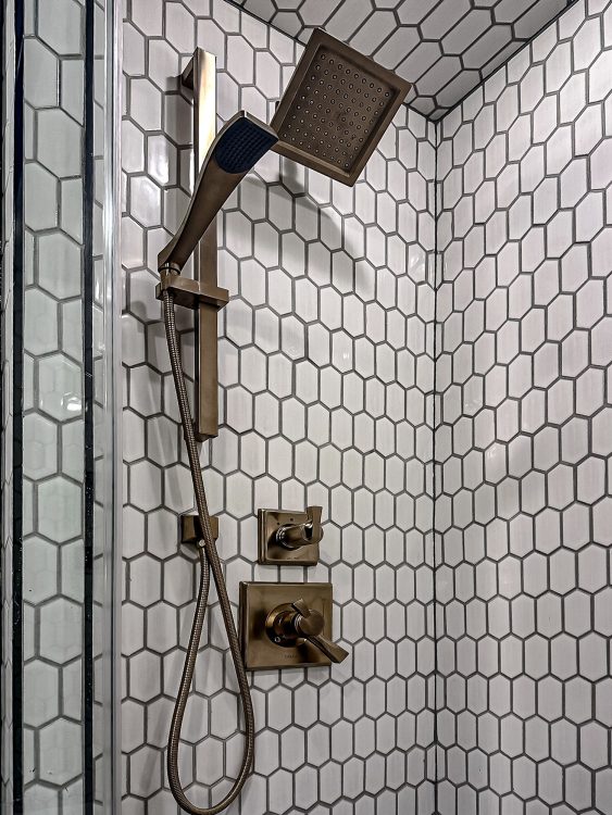 67-2204-master-bathroom